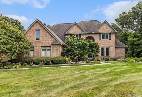 5895 Meadows Dr, Clarkston, MI, 48348-2934 | Card Image