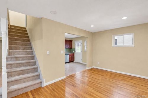 46 Falcon Dr, Hauppauge, NY, 11788-1202 | Card Image