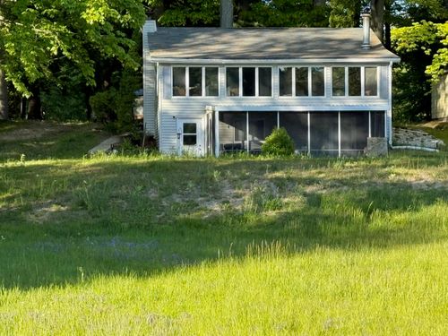 4605 Hunters Trl, Six Lakes, MI, 48886-9517 | Card Image