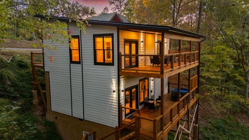 741 Ski View Ln, Sevierville, TN, 37876 | Card Image