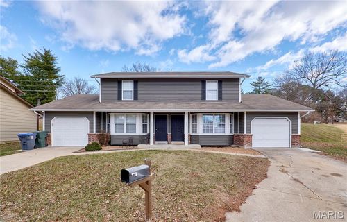 342-340 Della Dr, Saint Peters, MO, 63376-6929 | Card Image