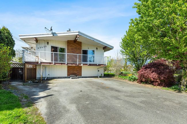 45430 Westview Avenue, House other with 6 bedrooms, 2 bathrooms and 8 parking in Chilliwack BC | Image 6