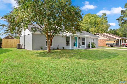 203 Robinson St Sw, Decatur, AL, 35601-6423 | Card Image
