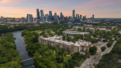 5032-1900 Barton Springs Rd, Austin, TX, 78704-1471 | Card Image