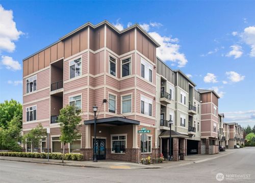 e-4005 Ne 3rd Pl, Renton, WA, 98056-4131 | Card Image