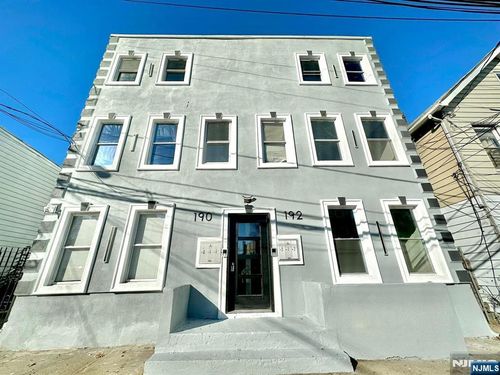 192 Ridge St, Newark, NJ, 07104-1170 | Card Image
