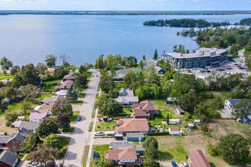 76 Bond St W, Kawartha Lakes, ON, K0M1N0 | Card Image