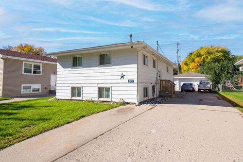 1309 16 1/2 St S, Fargo, ND, 58103-3942 | Card Image