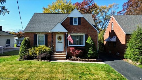 1584 Winchester Rd, Lyndhurst, OH, 44124-2868 | Card Image