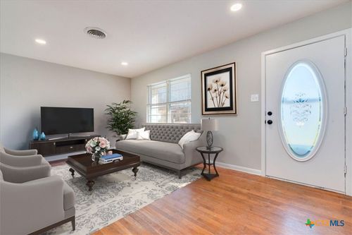 704 S 3rd St, Copperas Cove, TX, 76522-2807 | Card Image