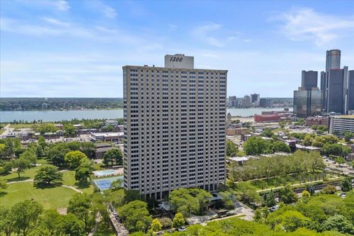 512-1300 Lafayette St, Detroit, MI, 48207-2919 | Card Image