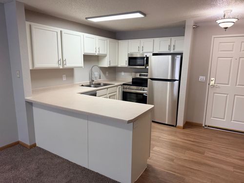 apt-203-1321 Lake Dr W, Chanhassen, MN, 55317-3505 | Card Image