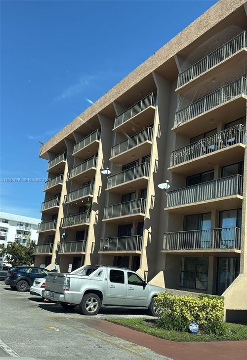 apt-101-16751 Ne 9th Ave, North Miami Beach, FL, 33162-2531 | Card Image