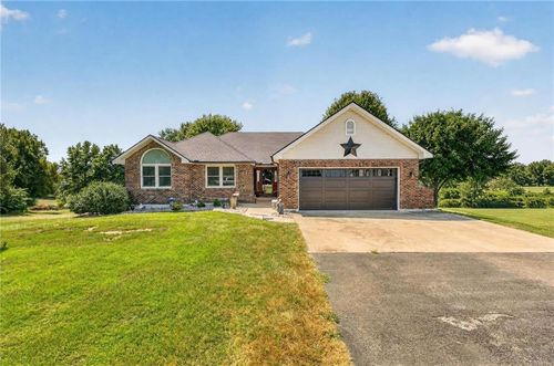 14318 Kimberly Dr, Excelsior Springs, MO, 64024-8181 | Card Image