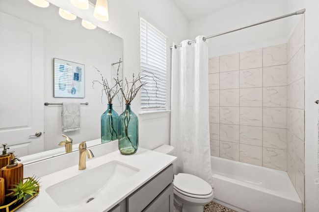 Bath Room 3 | Image 23