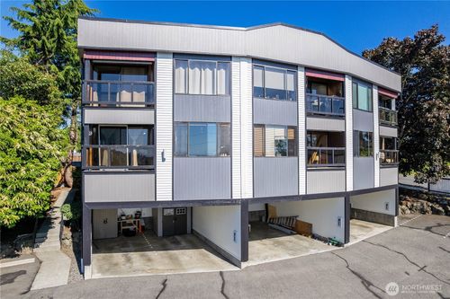 apt-3-740 N 32nd St, Renton, WA, 98056-2565 | Card Image