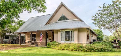 712 W Travis St, Fredericksburg, TX, 78624-2523 | Card Image