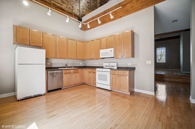 APT-211 - 242 Leonard Wood S, Condo with 2 bedrooms, 1 bathrooms and 1 parking in Highland Park IL | Image 11