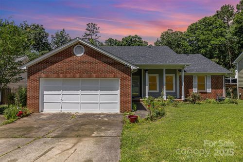 9520 Marshbrooke Rd, Matthews, NC, 28105-7400 | Card Image