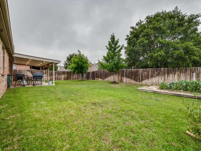 Fenced backyard | Image 25