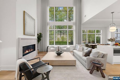 1 Stone Bridge Ct, Demarest, NJ, 07627-1733 | Card Image