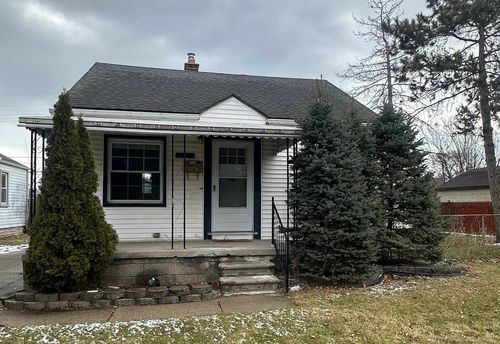 22046 Cushing Ave, Eastpointe, MI, 48021-2431 | Card Image