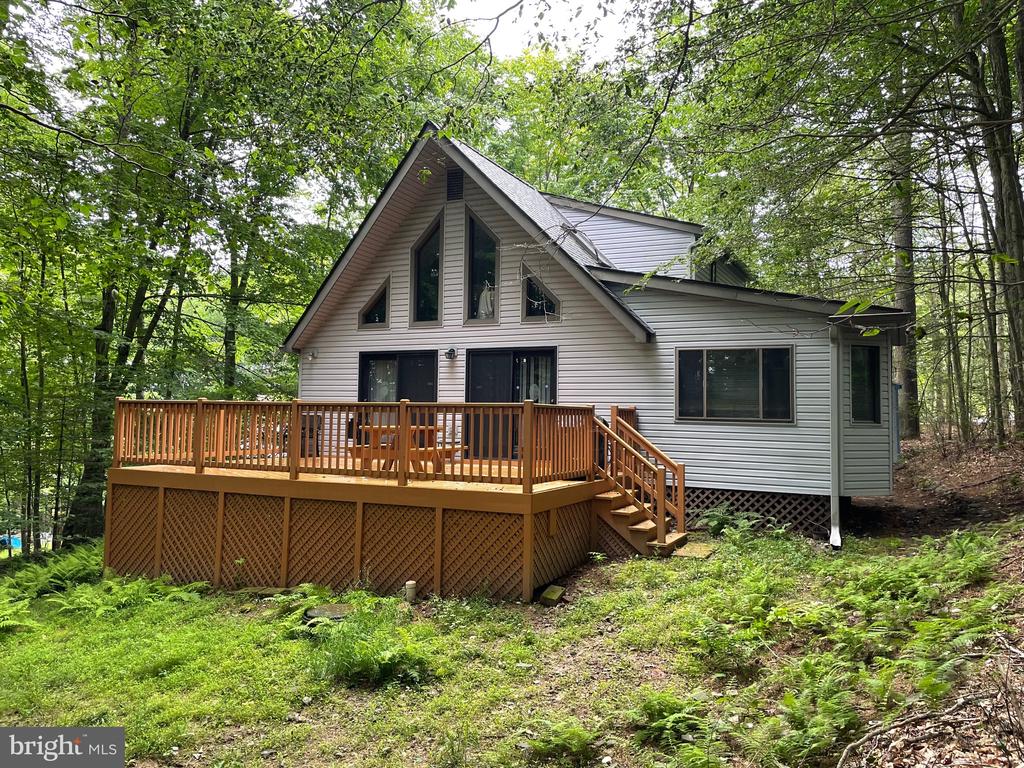 Fly Rod Ct, Pocono Lake, PA 18347