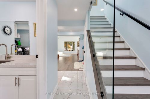 2143 Russett Rd, Mississauga, ON, L4Y1C2 | Card Image