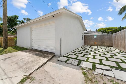 b-727 Hampton Rd, West Palm Beach, FL, 33405-1425 | Card Image