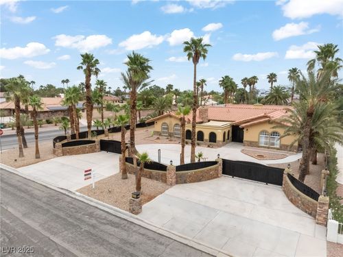 2920 S Tioga Way, Las Vegas, NV, 89117-3202 | Card Image