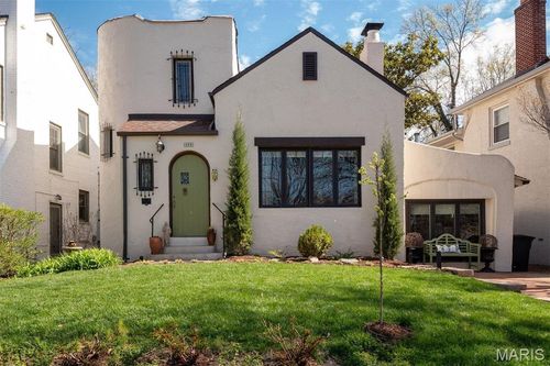 444 Carswold Dr, Clayton, MO, 63105-2029 | Card Image