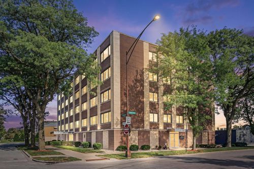 3e-5915 W Gunnison Street, Chicago, IL, 60630 | Card Image
