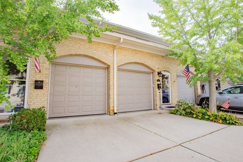 11 Rienzi Ln, Highwood, IL, 60040-2012 | Card Image