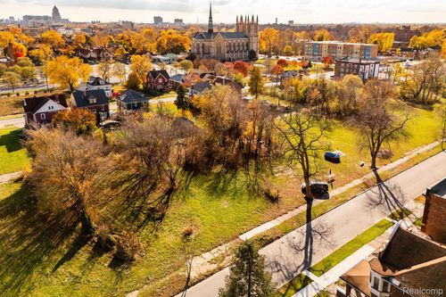 126 Harmon St, Detroit, MI, 48202-1305 | Card Image