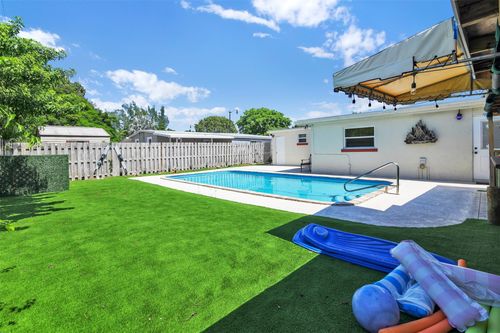 5221 Ne 16th Ave, Pompano Beach, FL, 33064-5615 | Card Image