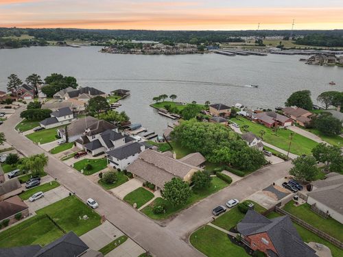 9243 Deepwater Dr, Montgomery, TX, 77356-4778 | Card Image
