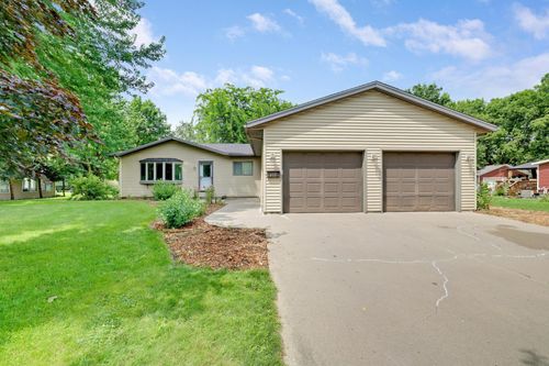 617 1st St N, Waterville, MN, 56096-1040 | Card Image