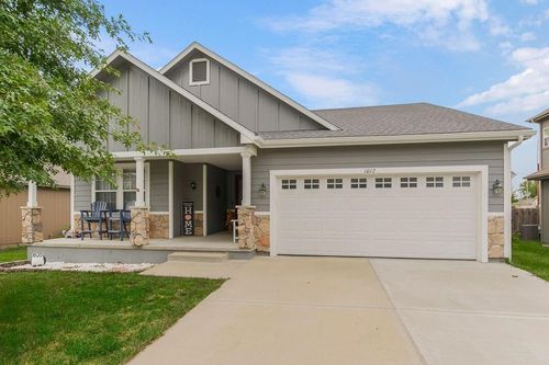 1012 Tamarisk Dr, Leavenworth, KS, 66048-5594 | Card Image