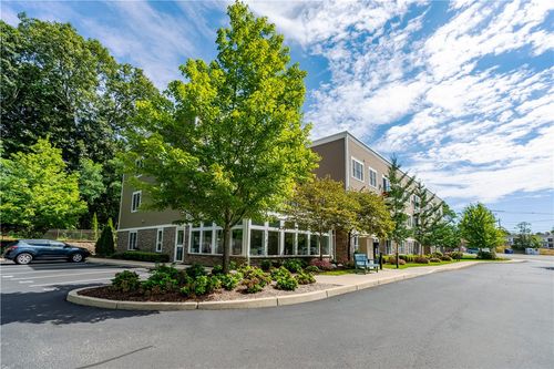 12-1001 Main St, East Greenwich, RI, 02818-1758 | Card Image