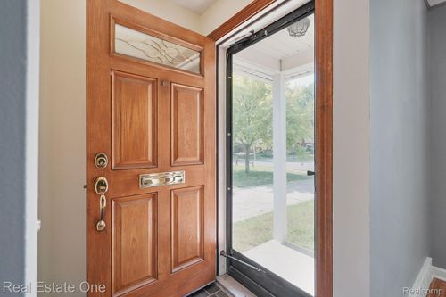 21135 Littlestone Rd, Harper Woods, MI, 48225-2325 | Card Image