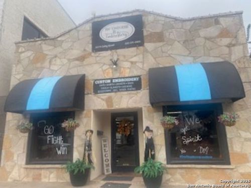 223 N Getty St, Uvalde, TX, 78801-5203 | Card Image