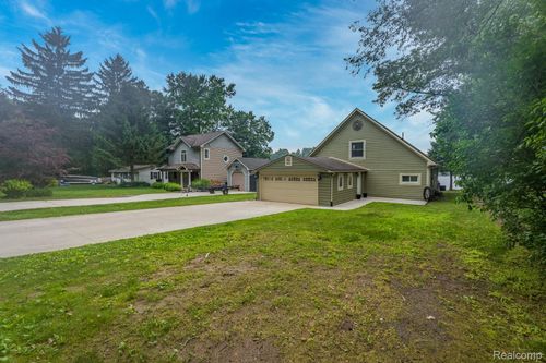 2624 Lynch, Highland, MI, 48357-3210 | Card Image