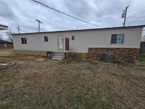 506 W 4th St, Watonga, OK, 73772-2802 | Card Image
