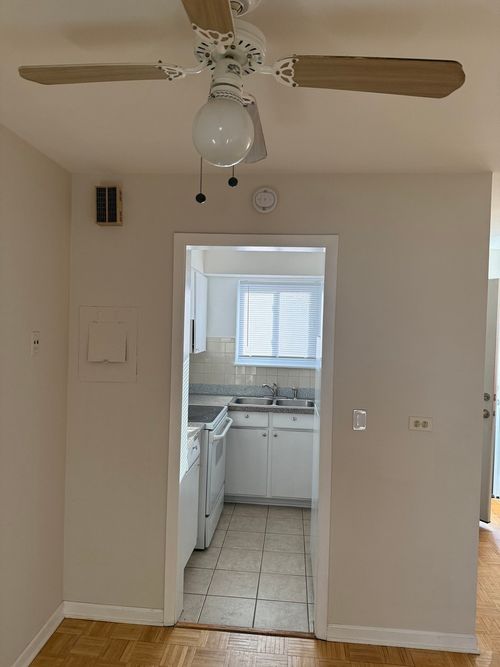 11e-1509 Brown St, Des Plaines, IL, 60016-4466 | Card Image