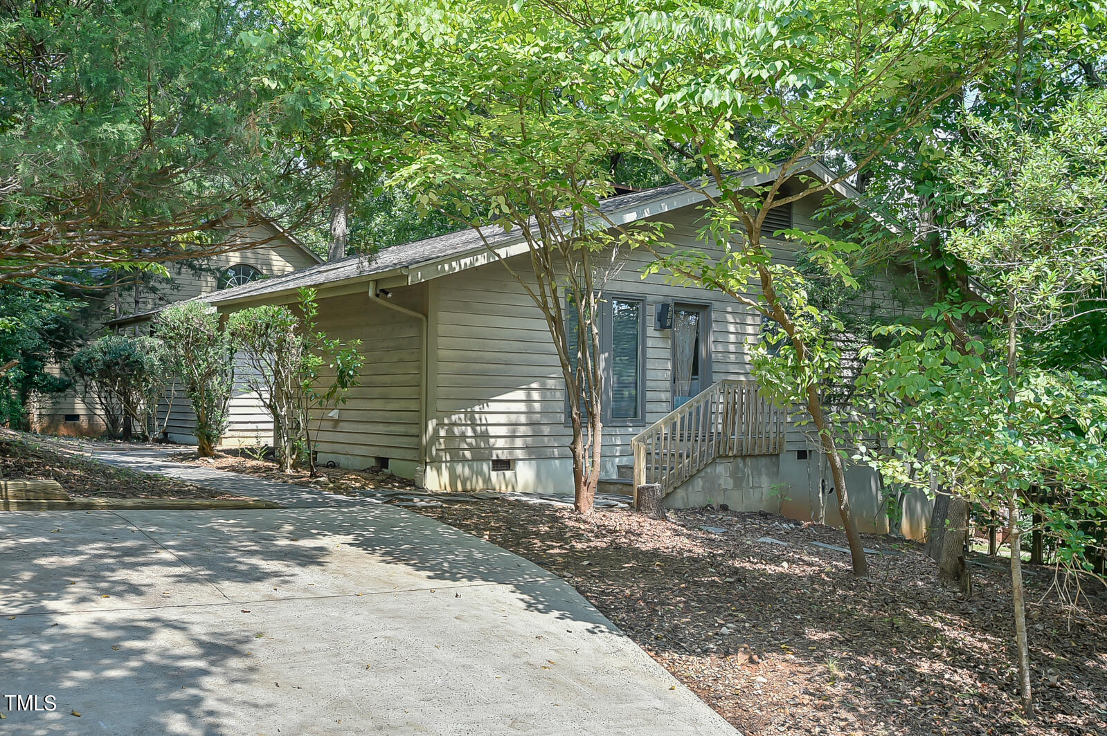 Ironwoods Dr, Chapel Hill, NC 27516