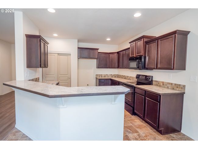 1067 S 55 Th St, House other with 3 bedrooms, 2 bathrooms and 2 parking in Springfield OR | Image 6
