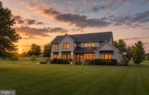 4 Walton Dr, Carlisle, PA, 17015-8700 | Card Image