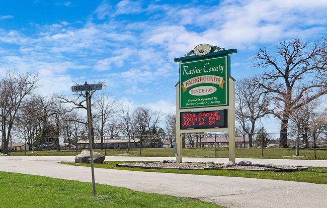 1108 58 Th Rd, Condo with 3 bedrooms, 2 bathrooms and null parking in Union Grove WI | Image 35