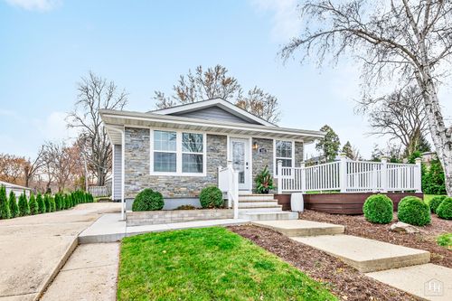 502 Plum St, Lake In The Hills, IL, 60156-3333 | Card Image