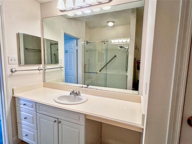 Primary Bathroom | Image 15